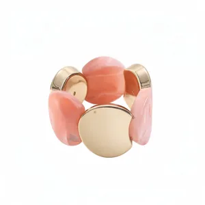Bracelet élastique avec disques alternés en acrylique marbré rose et métal doré