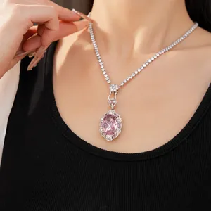 Elegante collana di zirconi ovali rosa con accenti di cristallo stile palazzo vintage