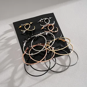 Detailed view of the 20-piece metallic hoop earring set in silver, gold and rose gold.