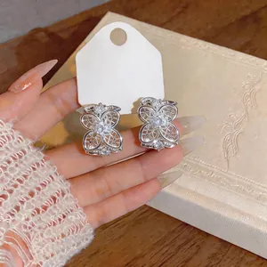 Elegantes pendientes de flor de circonita y aguja de plata con diseño hueco para mujer
