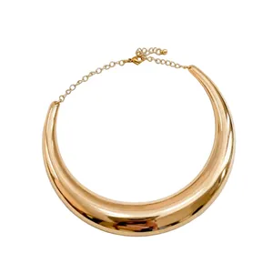 Collana girocollo rigida dorata a forma di mezzaluna con catena regolabile donna
