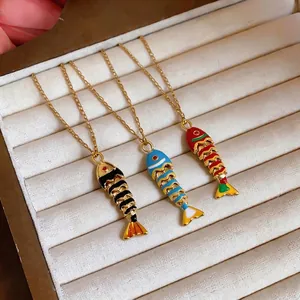 Set di tre collane con ciondolo a forma di pesce in acciaio inossidabile e smalto
