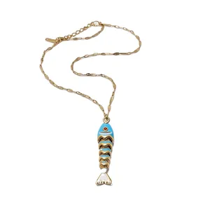 Elegante collana in acciaio inossidabile dorato con ciondolo a pesce in smalto blu per lei