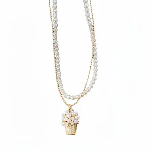 Collana di perle a doppio strato con ciondolo a cesto di fiori in zircone