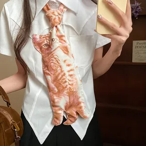 Collier cravate unique imprimé chat pour des looks de mode stylés et branchés