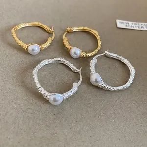 Orecchini a Cerchio con Perle Artificiali a Forma di C Rugosa Vintage da Donna Gioielli in Rame Perno in Argento Placcato
