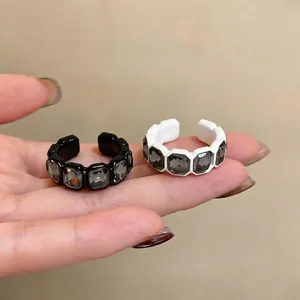 Eleganti anelli aperti vintage esagonali in cristallo nero e bianco per donne