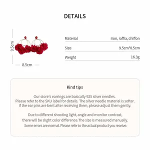 Specifiche dettagliate degli orecchini a fiore in rafia e chiffon rosso con argento 925