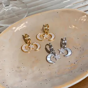 Boucles d'oreilles pendantes étoile et lune dorées et argentées avec zircon et nacre