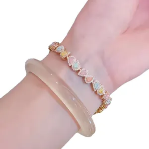 Élégant bracelet goutte en zircon plaqué or rose 18 carats avec jonc beige translucide