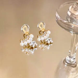 Boucles d'oreilles clip en or 14 carats avec étoiles, perles et zircons