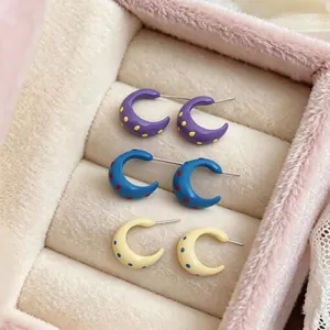 Pendientes de aro en forma de C de esmalte estilo dopamina con pasadores de plata