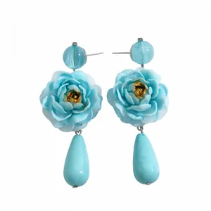 Elegante hellblaue Resinarzt-Blumen-Ohrhänger mit Tropfenanhängern für Damen