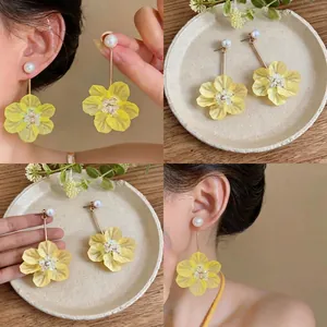 Sweet Vacation Style Flower Pendant Earrings For Women Alloy Artificial Pearl Rhinestone Long Drop Earrings Jewelry