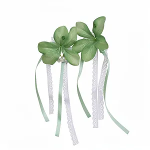 Barrettes à fleurs en tissu vert avec rubans en dentelle et strass étincelants pour femme