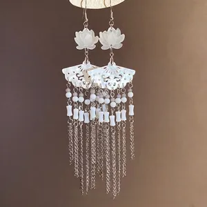 Elegante Harz-Lotus- und Fächerohrringe im neuen chinesischen Stil mit Silberketten.