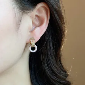 Elegante 14k vergoldete Zirkon-Rundohrringe für Damen, anspruchsvolles Schmuckgeschenk.