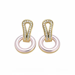 Elegante, mit 14 Karat Gold überzogene Zirkon-Ohrhänger mit rosa kreisförmigen Akzenten