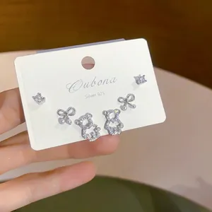 Set di Orecchini a Bottone con Orso e Fiocco in Strass Stile Coreano per Donna Gioielli in Rame di Lusso con Perle Artificiali