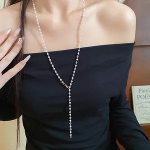 Long Y-shaped necklace with delicate pearls and crystals for an elegant look.