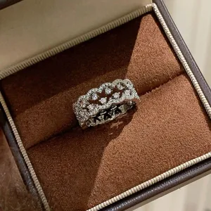 Vintage Kupfer Strass Spitze Hohlwelle Offener Ring Für Damen Luxus Geometrischer Versilberter Zeigefinger Ring Schmuck