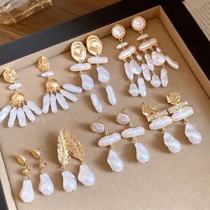 Vintage Baroque Artificial Pearl Drop Earrings Elegant Alloy Rhinestone Stud Earrings For Women Gold White Wedding Party Jewelry