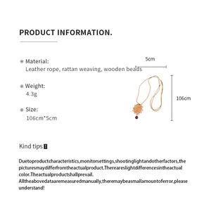 Page de détails montrant les spécifications d'un collier pendentif fleur tissée bohème.