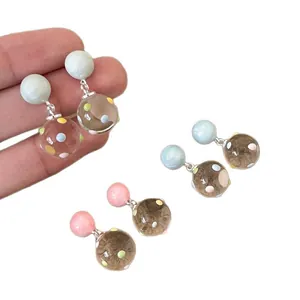 Pendientes de bola de resina de colores con lunares estilo dopamina mujer
