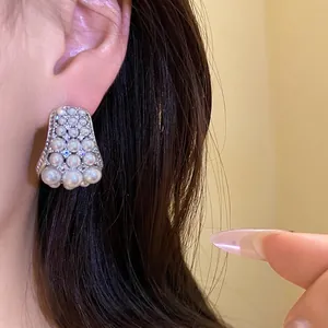 Elegante Perlen- und Zirkonia-Ohrstecker für Damen, Silberadel-Verschluss