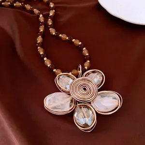 Vintage Flower Pendant Necklace For Women Glass Beaded Western Style Copper Electroplated Floral Neck Jewelry Accessory