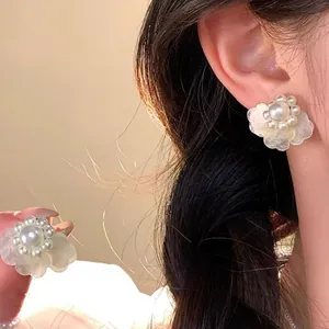 Elegante Weiße Blumenblatt Ohrstecker Für Damen Künstliche Perle Florale Ohrringe Mit Silber Ohrringpfosten Schmuck