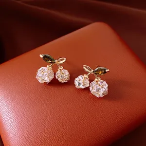 Exquisite 14K Vergoldete Kirsch-Ohrstecker Mit Zirkonia-Einlage Und Silber Ohrringpfosten Für Damen Elegantes Schmuckgeschenk