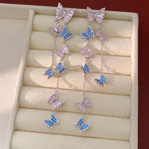 Eleganti orecchini a nappa lunga con farfalla in argento e zirconi blu e rosa ora