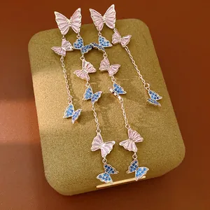 Orecchini pendenti a farfalla in argento con zirconi cubici rosa e blu brillanti