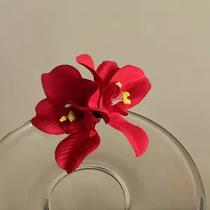 Pinza para el pelo con doble orquídea roja para vacaciones y fotografía