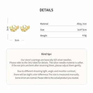 Detaillierte Größen- und Materialangaben für goldene Ginkgoblatt-Creolen.