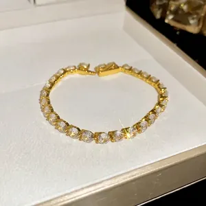 Squisito bracciale tennis placcato oro 18 carati con zirconi cubici scintillanti