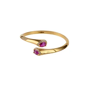 Bracciale aperto placcato oro 18k con zirconi fucsia a goccia e pavé raffinato