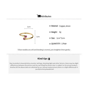Dettaglio del bracciale aperto placcato oro 18k con zircone a goccia e dimensioni.