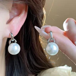 Orecchini a Bottone con Perla Artificiale Rotonda Stile Francese con Perno in Argento Sterling 925 Gioielli Eleganti Minimalisti da Donna