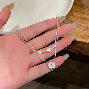 Collana a doppio strato in argento stile coreano con ciondolo in zircone quadrato.
