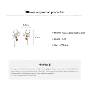 Vue détaillée des boucles d'oreilles perles en forme d'hirondelle avec dimensions.