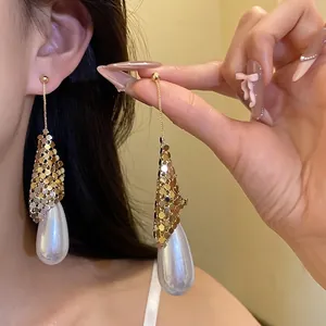 Minimalist pearl teardrop dangle earrings with gold mesh design and silver needles