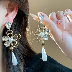 Vintage 18k gold plated flower drop earrings with crystals and large pearls