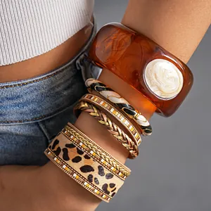 Bracelet Tressé en Similicuir Vintage Imprimé Léopard Fermoir Magnétique en Métal Doré Jonc de Contraste Bijoux pour Femmes