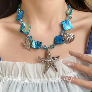 Edle Boho-Stil Halskette mit blauen Glasperlen, Seestern- und Muschel-Anhängern