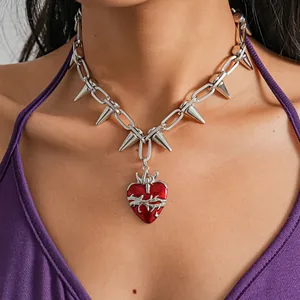 Collana Punk Catena Rivetti Lega Argento Ciondolo Cuore Spine Rosso Donna Gotica Esagerata Girocollo Gioielli alla Moda