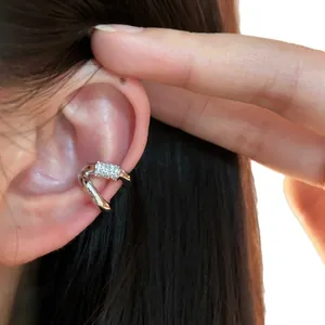 Κομψό ασημί σκουλαρίκι ear cuff με διπλή στρώση ζιργκόν για αυτιά χωρίς τρύπες