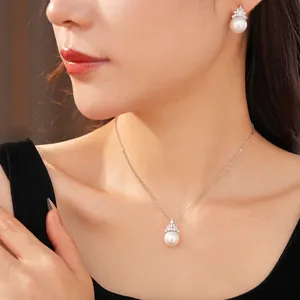 Parure élégante collier et boucles d'oreilles en perles plaqué or 18 carats avec oxydes