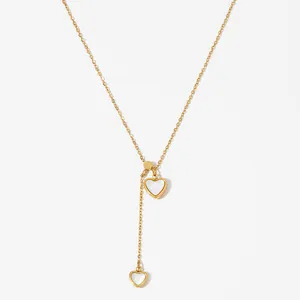 Collier réglable en acier doré avec doubles pendentifs en nacre en forme de cœur